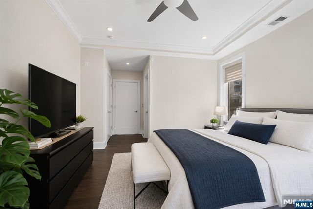 250 Henley Place 210, Weehawken, NJ 07086