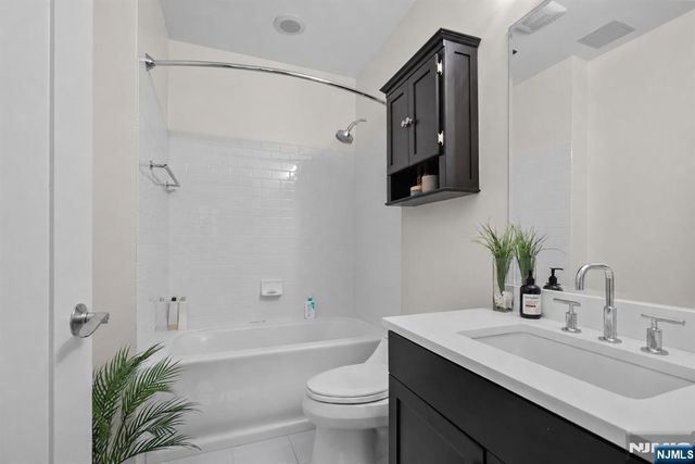 250 Henley Place 210, Weehawken, NJ 07086