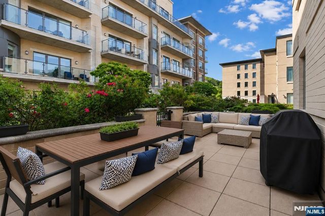 250 Henley Place 210, Weehawken, NJ 07086