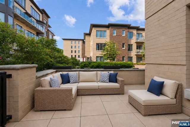 250 Henley Place 210, Weehawken, NJ 07086