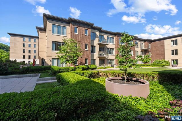 250 Henley Place 210, Weehawken, NJ 07086