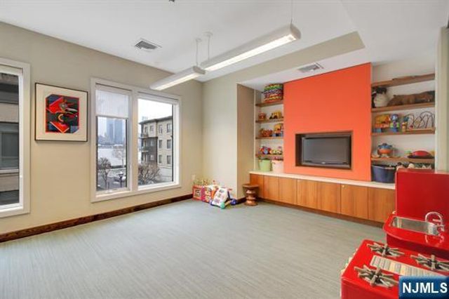 250 Henley Place 210, Weehawken, NJ 07086