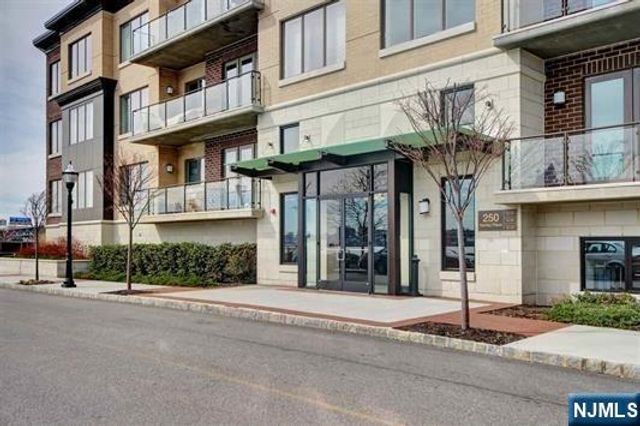 250 Henley Place 210, Weehawken, NJ 07086