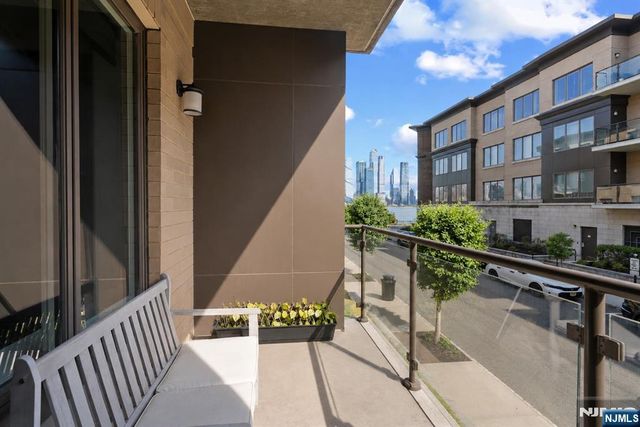 250 Henley Place 210, Weehawken, NJ 07086