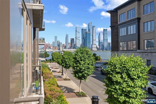 250 Henley Place 210, Weehawken, NJ 07086
