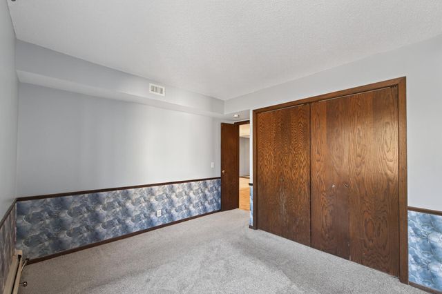 4710 58th Avenue N 202, Crystal, MN 55429