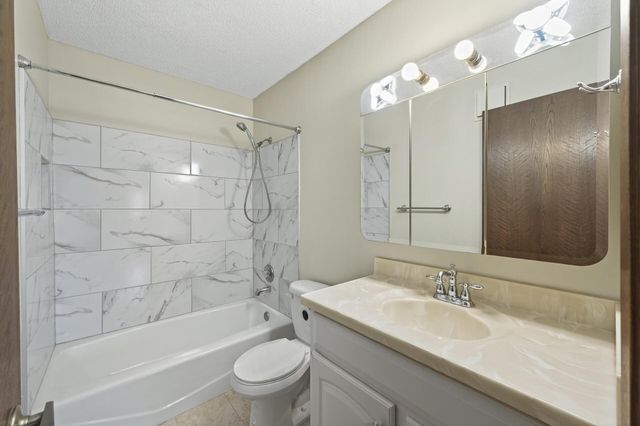 4710 58th Avenue N 202, Crystal, MN 55429