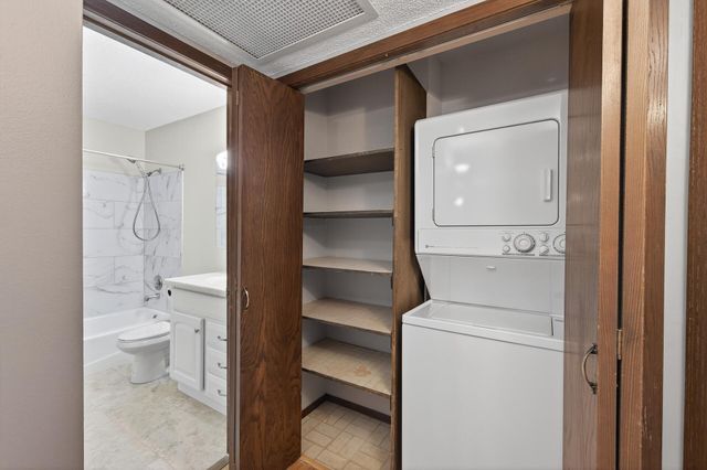 4710 58th Avenue N 202, Crystal, MN 55429