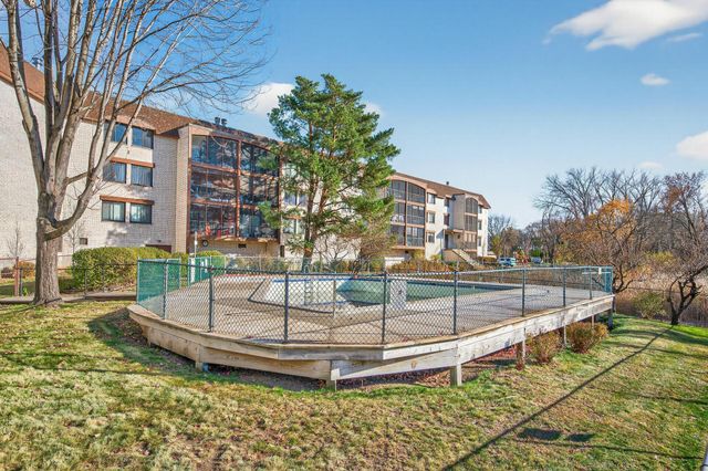 4710 58th Avenue N 202, Crystal, MN 55429