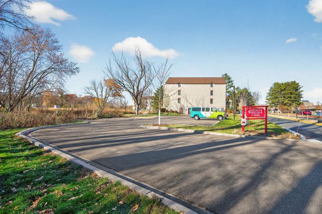 4710 58th Avenue N 202, Crystal, MN 55429