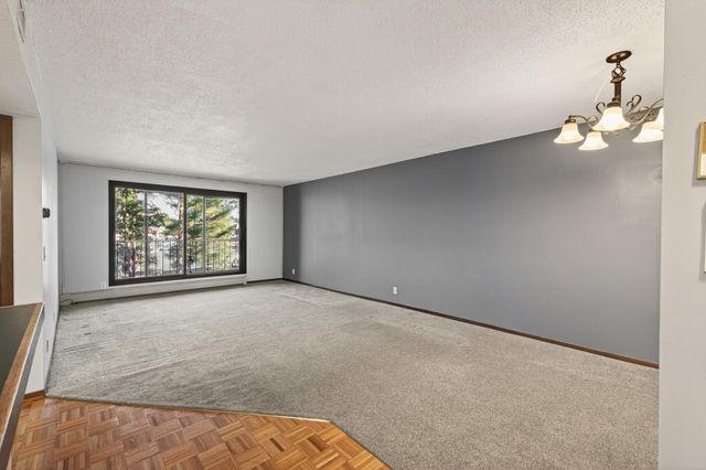 4710 58th Avenue N 202, Crystal, MN 55429