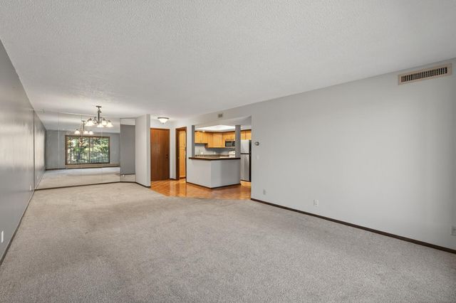 4710 58th Avenue N 202, Crystal, MN 55429