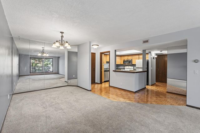 4710 58th Avenue N 202, Crystal, MN 55429