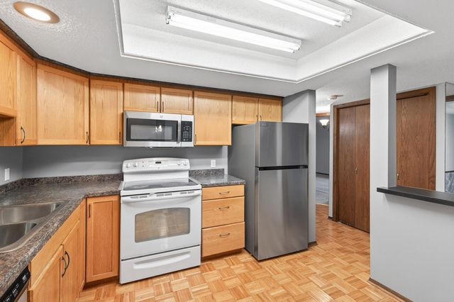 4710 58th Avenue N 202, Crystal, MN 55429