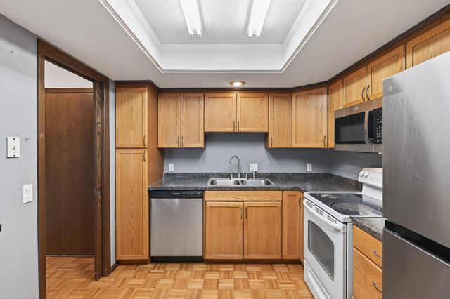 4710 58th Avenue N 202, Crystal, MN 55429