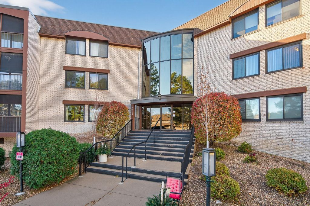 4710 58th Avenue N 202, Crystal, MN 55429