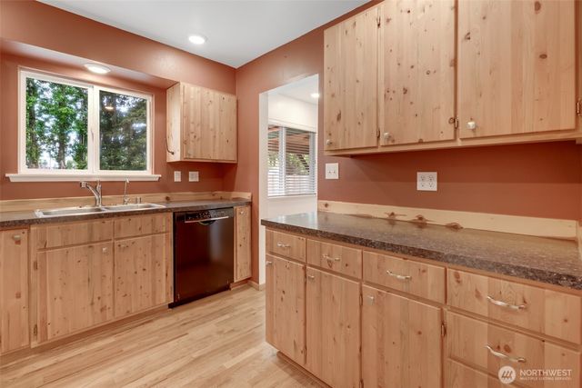 2002 Cascade Place W, University Place, WA 98466