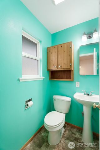 2002 Cascade Place W, University Place, WA 98466