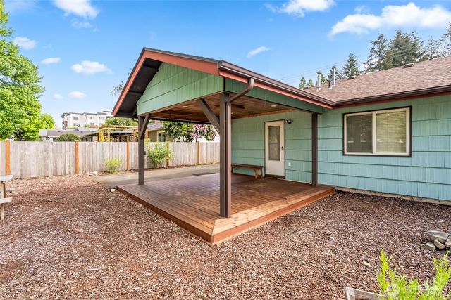2002 Cascade Place W, University Place, WA 98466