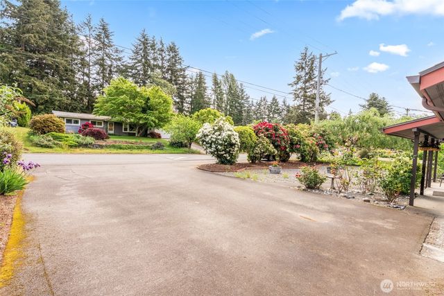 2002 Cascade Place W, University Place, WA 98466