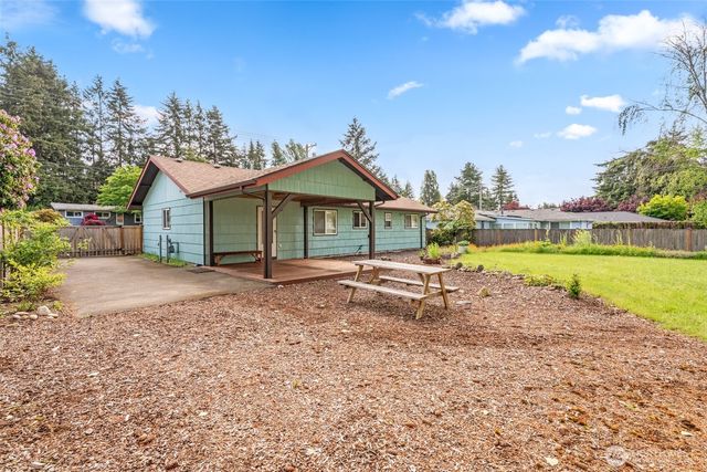 2002 Cascade Place W, University Place, WA 98466