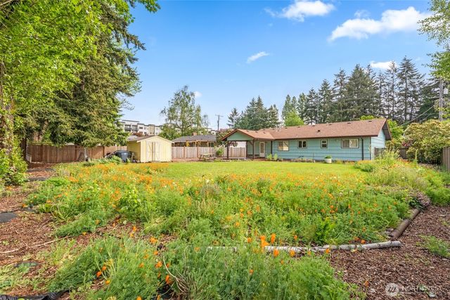 2002 Cascade Place W, University Place, WA 98466