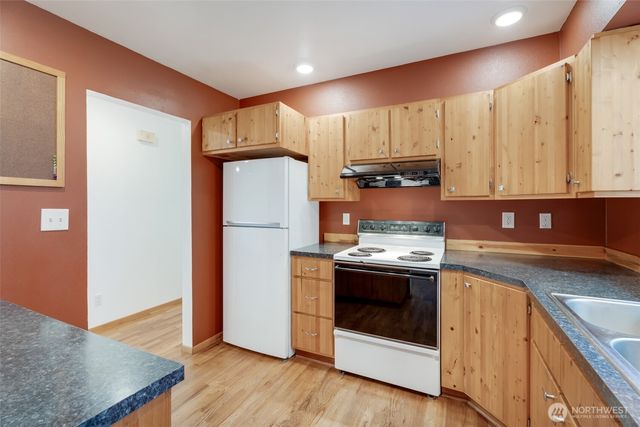 2002 Cascade Place W, University Place, WA 98466