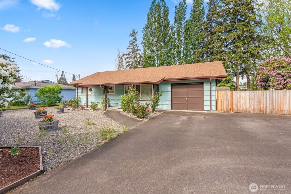 2002 Cascade Place W, University Place, WA 98466