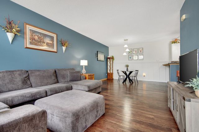 13050 Europa Trail Way N F, Hugo, MN 55038