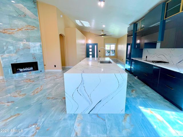 8709 E Gail Road, Scottsdale, AZ 85260