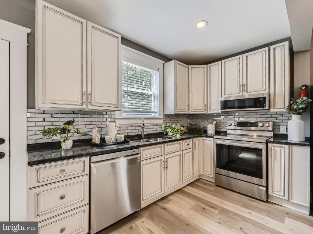 1826 FAIRVIEW AVE, Halethorpe, MD 21227
