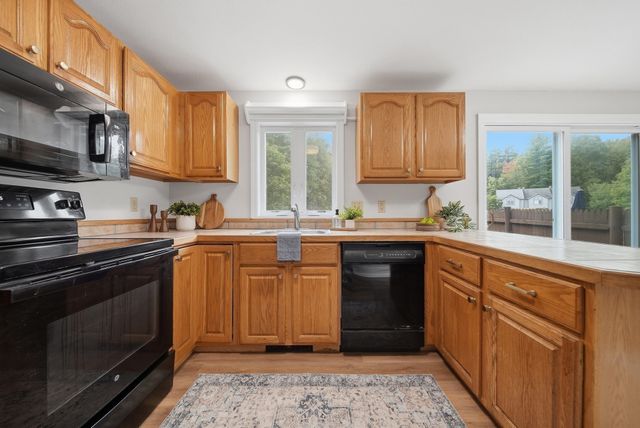 55 Littleton Rd 17B, Ayer, MA 01432