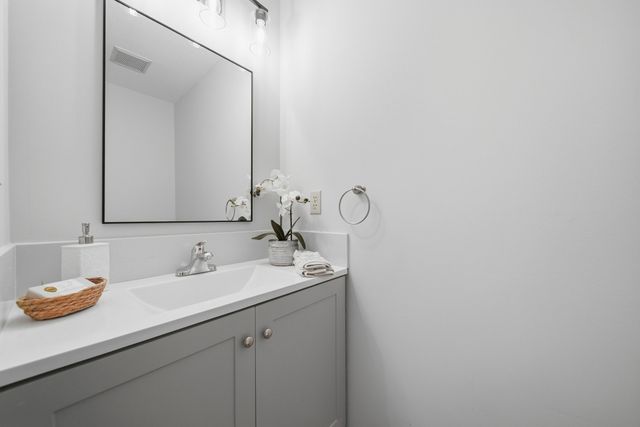 55 Littleton Rd 17B, Ayer, MA 01432