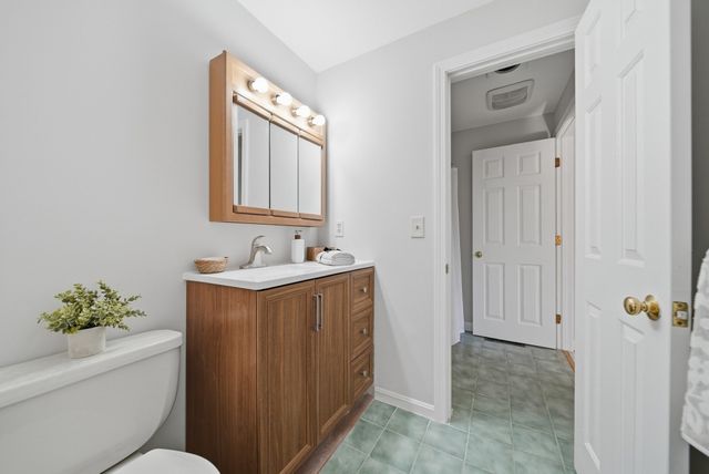 55 Littleton Rd 17B, Ayer, MA 01432