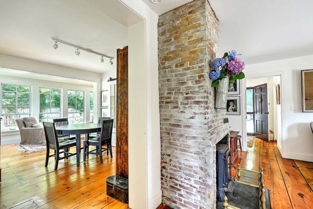 26 Bridge St, Warren, RI 02885