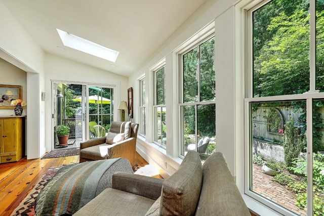 26 Bridge St, Warren, RI 02885