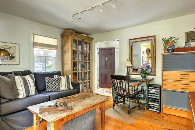 26 Bridge St, Warren, RI 02885