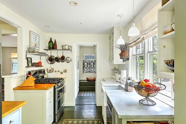 26 Bridge St, Warren, RI 02885