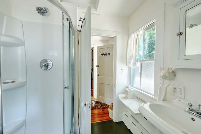 26 Bridge St, Warren, RI 02885