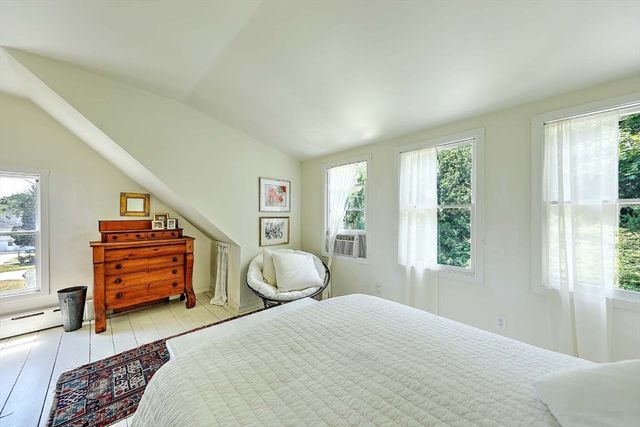 26 Bridge St, Warren, RI 02885