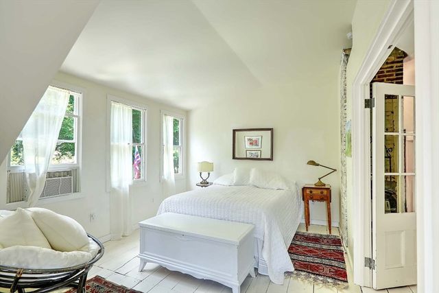26 Bridge St, Warren, RI 02885