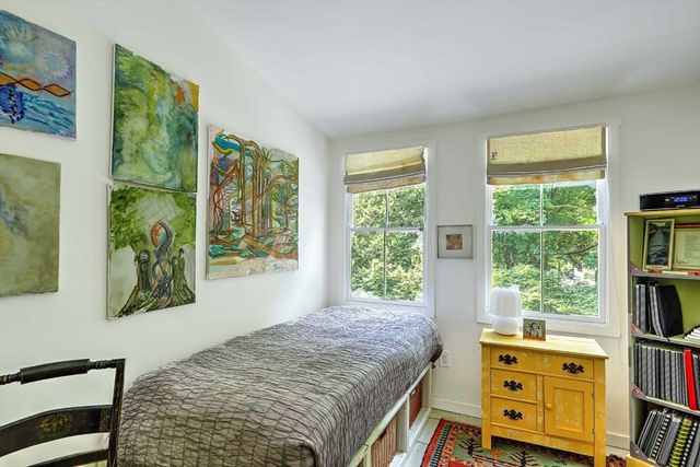 26 Bridge St, Warren, RI 02885
