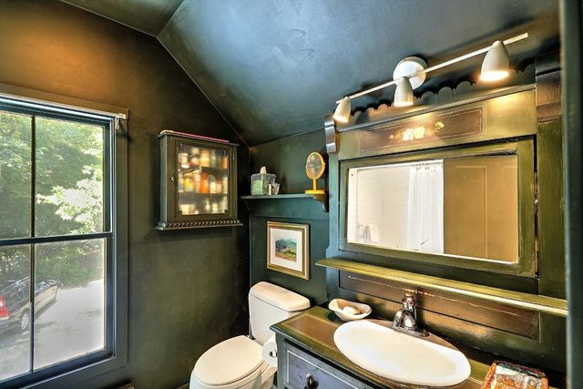 26 Bridge St, Warren, RI 02885