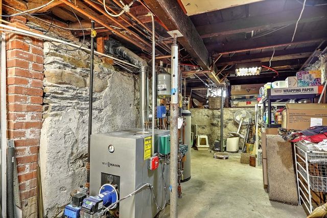26 Bridge St, Warren, RI 02885
