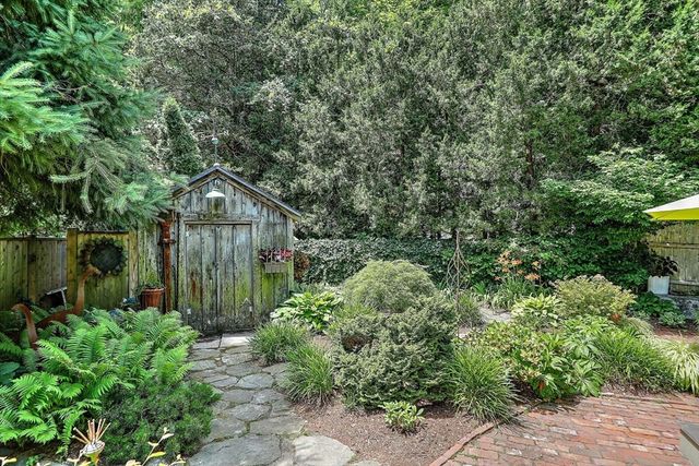 26 Bridge St, Warren, RI 02885