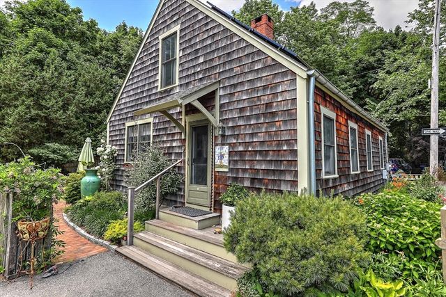 26 Bridge St, Warren, RI 02885