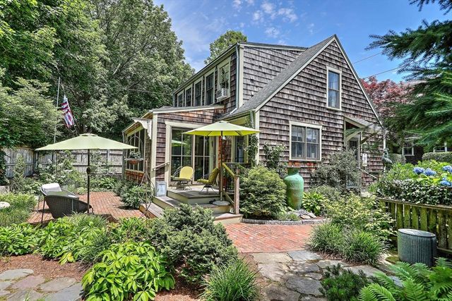 26 Bridge St, Warren, RI 02885