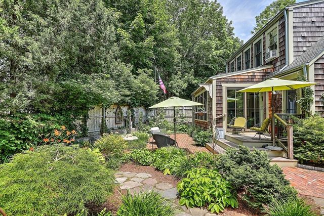 26 Bridge St, Warren, RI 02885