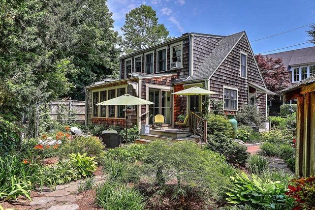 26 Bridge St, Warren, RI 02885