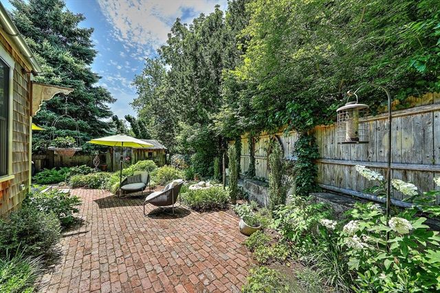 26 Bridge St, Warren, RI 02885